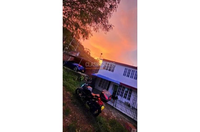 Casas, Venta, Guadalupe - $400.000.000