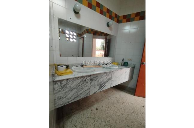 Edificios, Alquiler, Cuarto de Legua - $15.000.000