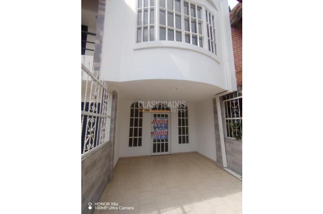 Casas, Alquiler, Calicanto - $2.200.000
