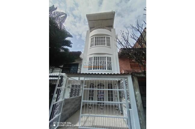Casas, Alquiler, Calicanto - $2.200.000