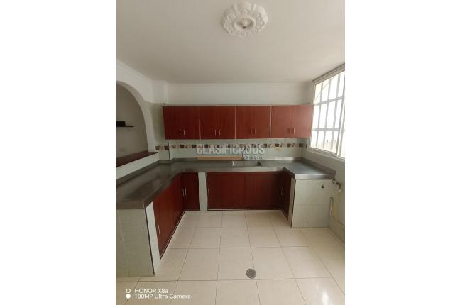 Casas, Alquiler, Calicanto - $2.200.000