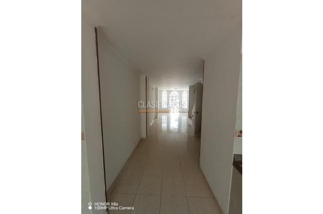 Casas, Alquiler, Calicanto - $2.200.000