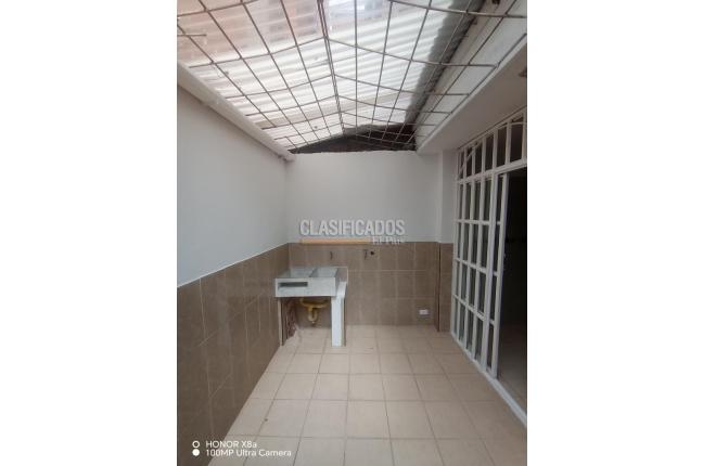 Casas, Alquiler, Calicanto - $2.200.000