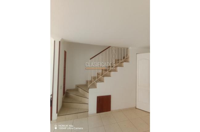 Casas, Alquiler, Calicanto - $2.200.000