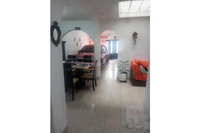 Casas, Venta en El Jardín