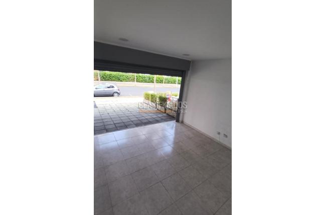 Locales y Bodegas, Alquiler, Ciudad Melendez - $2.600.000