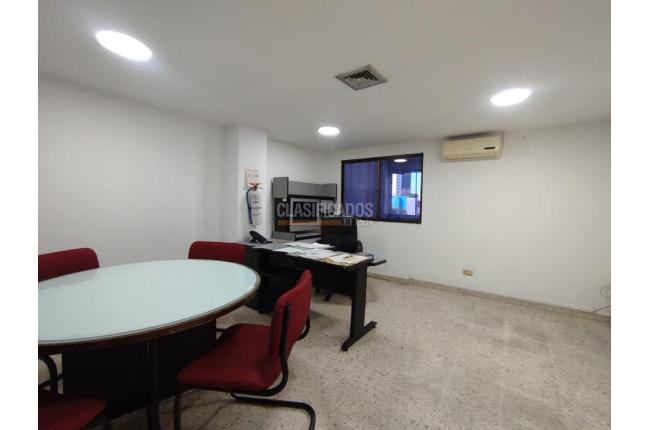 Oficinas y Consultorios, Alquiler, San Vicente - $2.600.000