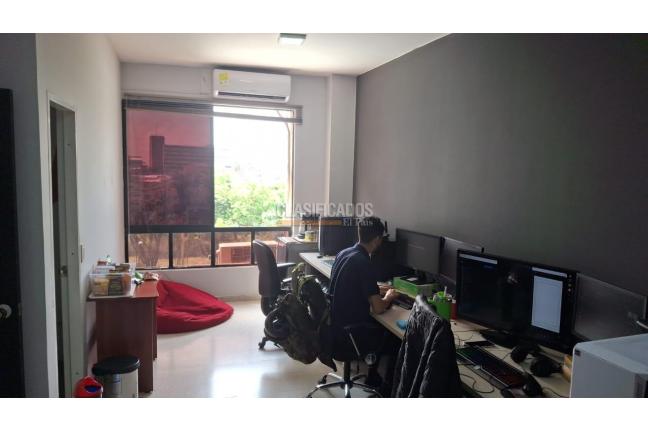 Oficinas y Consultorios, Venta en El Piloto