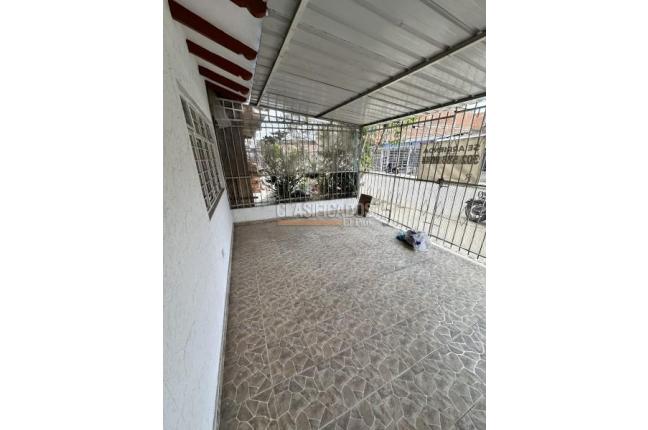 Casas, Alquiler en El Jardín