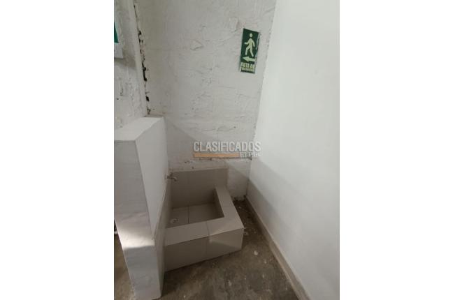 Locales y Bodegas, Alquiler, El Troncal - $5.500.000