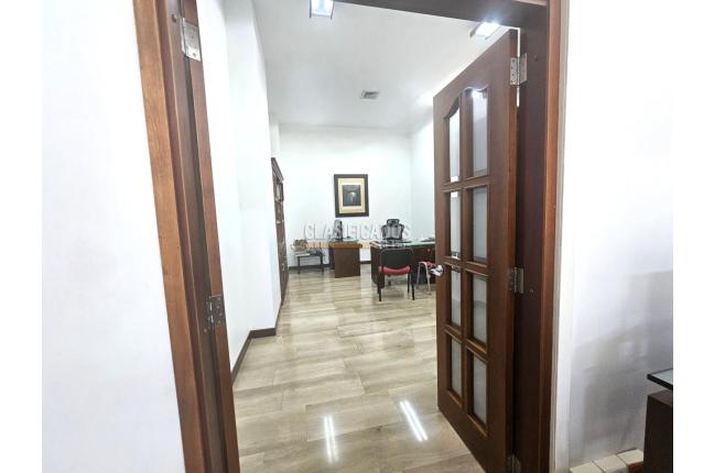 Oficinas y Consultorios, Alquiler en El Peñón