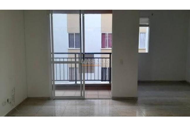 Apartamentos, Alquiler, Poblado Campestre - $780.000