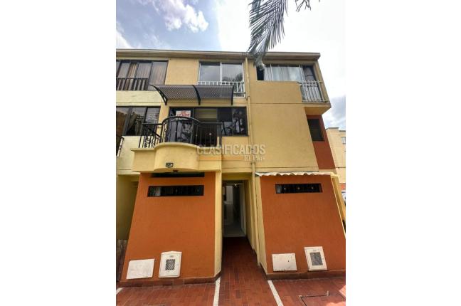 Casas, Venta, Primero de Mayo - $365.000.000