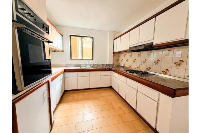 Apartamentos, Venta, Versalles - $585.000.000