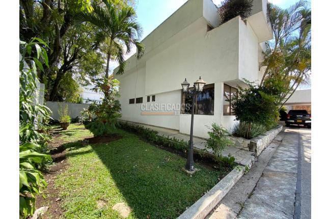 Casas, Venta en Ciudad Jardín