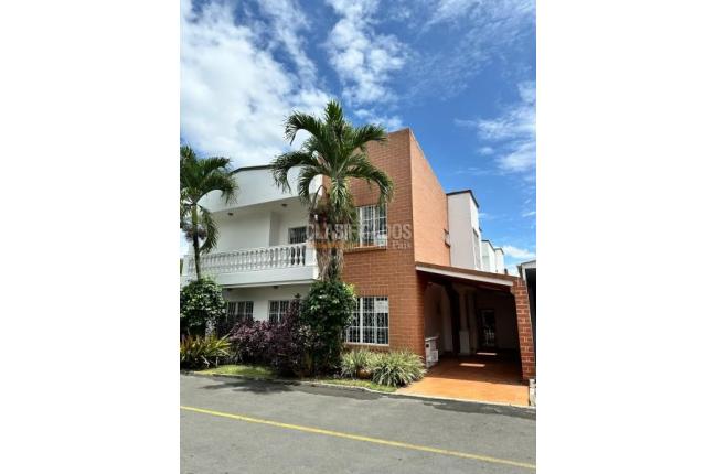 Casas, Venta en Ciudad Jardín