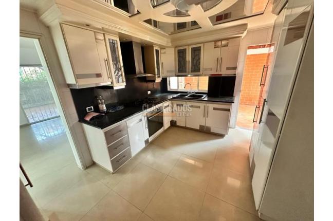 Casas, Venta en Ciudad Jardín