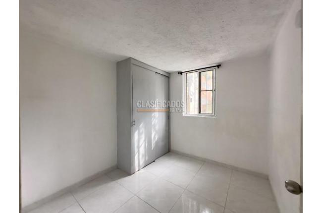 Apartamentos, Alquiler, Alcázares - $800.000