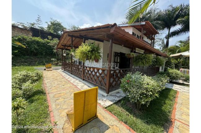 Casas, Venta en La Mesa