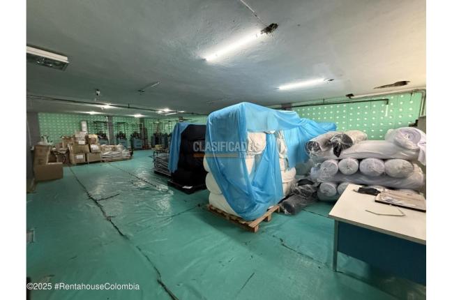 Locales y Bodegas, Venta, Bogotá - $3.000.000.000