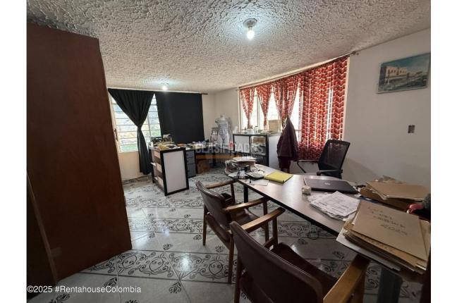 Locales y Bodegas, Venta, Bogotá - $3.000.000.000