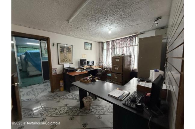 Locales y Bodegas, Venta, Bogotá - $3.000.000.000