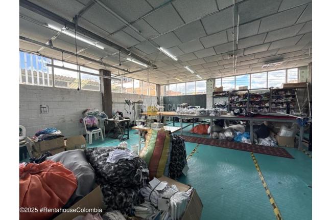 Locales y Bodegas, Venta, Bogotá - $3.000.000.000