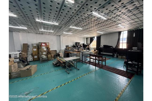 Locales y Bodegas, Venta, Bogotá - $3.000.000.000