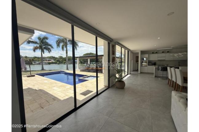 Casas, Venta, Girardot - $3.000.000.000