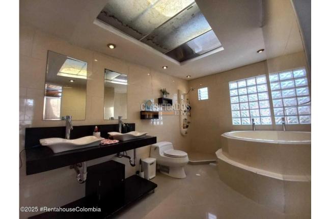 Casas, Venta, Bogotá - $1.400.000.000