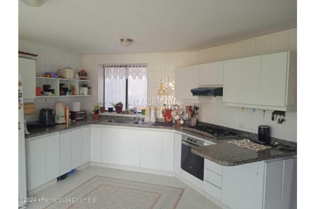 Casas, Venta, Bogotá - $2.500.000.000