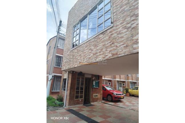 Casas, Alquiler, Bogotá - $2.400.000