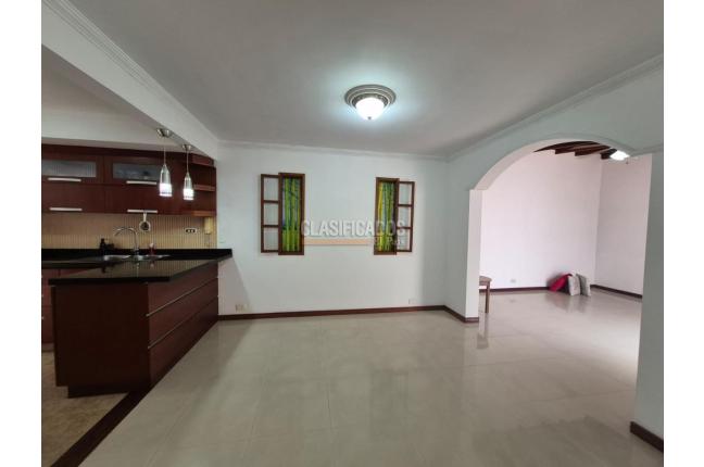 Casas, Venta en Ciudad Jardín