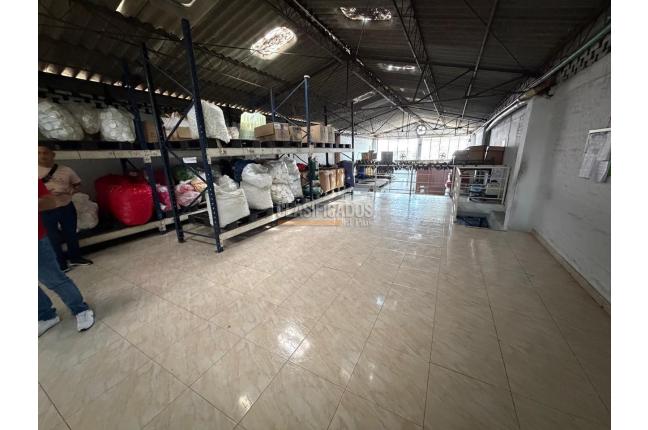 Locales y Bodegas, Alquiler, La Base - $7.800.000