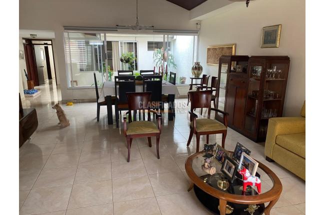 Casas, Venta en La Flora