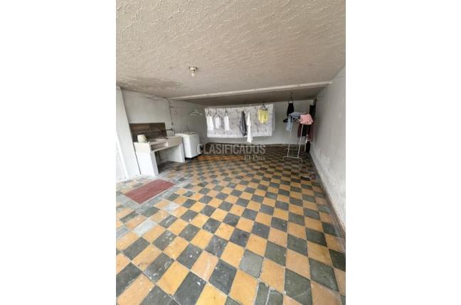 Casas, Venta, Miraflores - $590.000.000