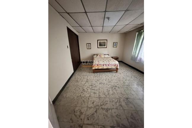 Casas, Venta, Miraflores - $590.000.000