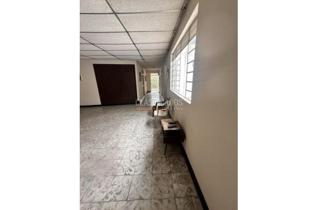 Casas, Venta, Miraflores - $590.000.000