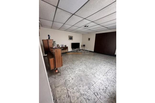 Casas, Venta, Miraflores - $590.000.000