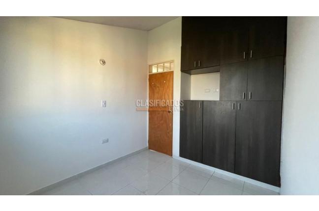 Apartamentos, Alquiler, Alcázares - $800.000