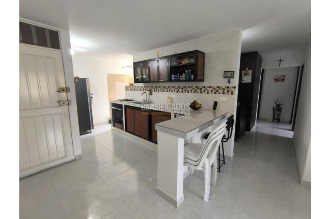 Apartamentos, Venta en Primero de Mayo