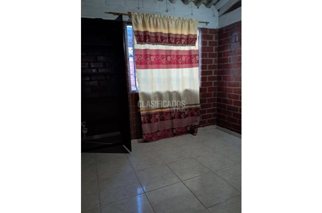 Casas, Alquiler, Compartir - $700.000