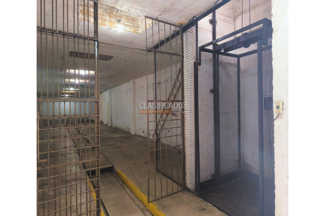 Locales y Bodegas, Alquiler, Cristóbal Colón - $8.000.000