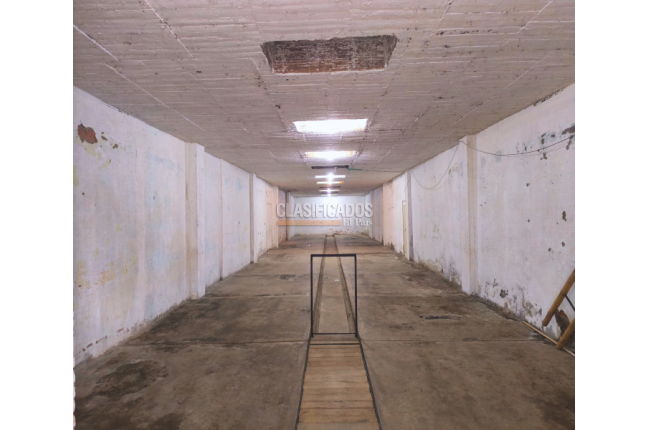 Locales y Bodegas, Alquiler, Cristóbal Colón - $8.000.000