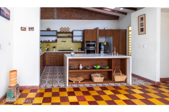 Casas, Venta, Miraflores - $880.000.000