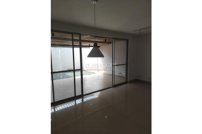 Casas, Alquiler, Ciudad Country - $2.700.000