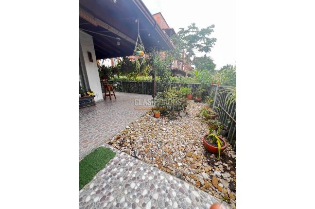 Casas, Venta en Ciudad Jardín