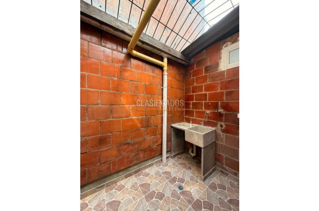 Casas, Alquiler, Calicanto - $1.700.000