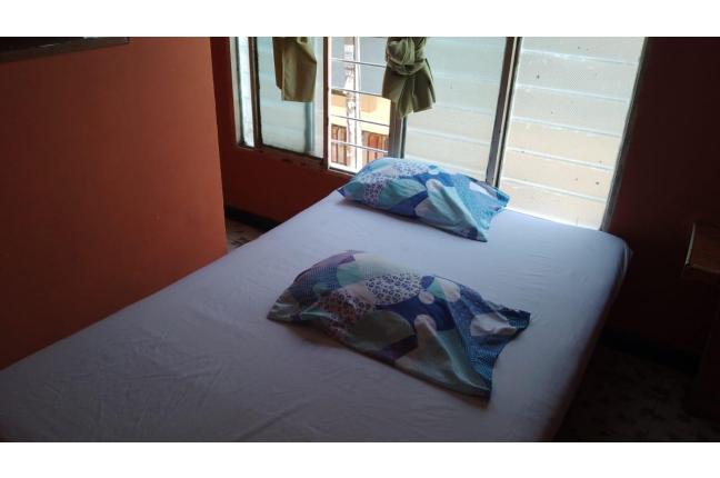 VENDO EDIFICIO TRES PISOS COMPLETO CON NEGOCIO - Negocios Establecidos