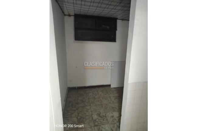 Casas, Alquiler, Champagñat - $2.300.000